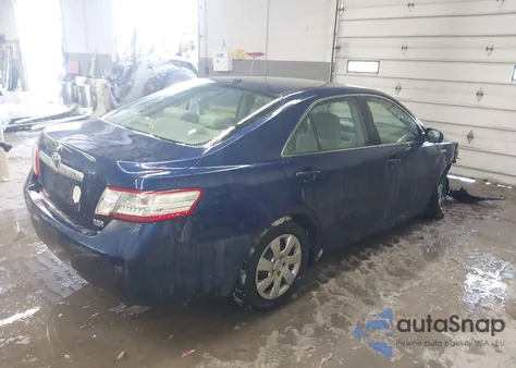 2011 Toyota Camry Hybrid z USA, uszkodzony, nr VIN 4T1BB3EK0BU136652